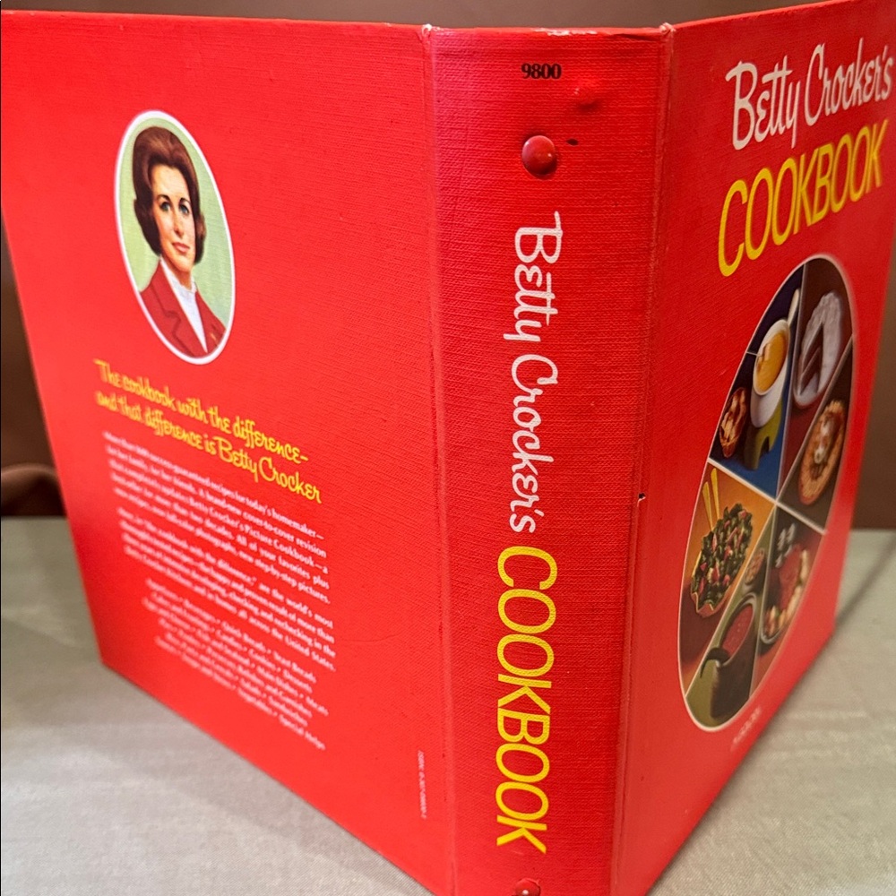 Vintage Betty Crocker's Cookbook 1977 - Picture 2 of 5